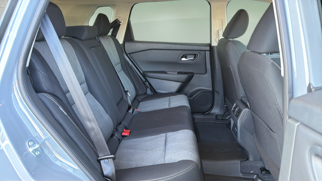 New 2026 Nissan Rogue SV AWD/4WD image 15