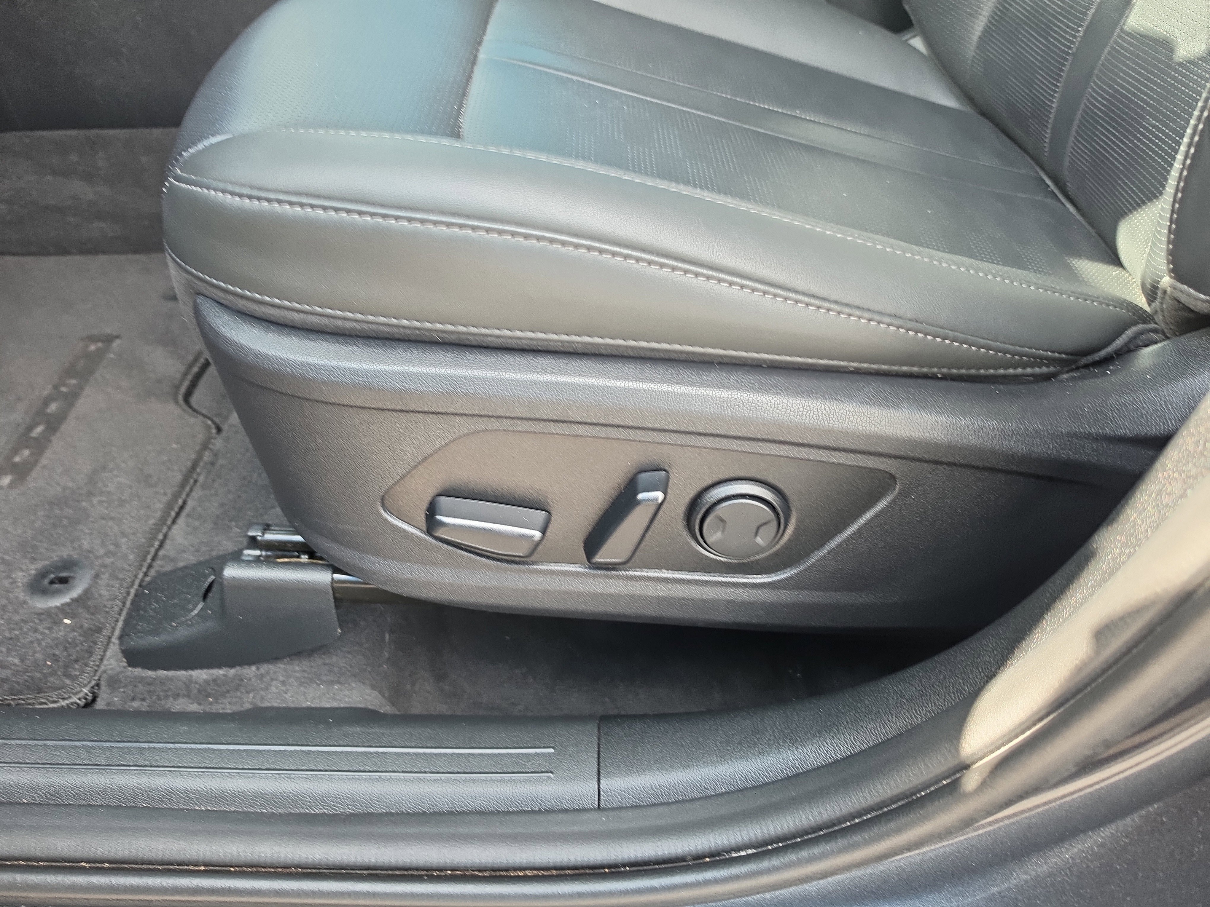 Used 2024 Kia Sorento S FWD image 15