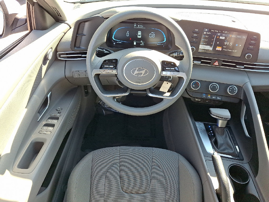 Used 2026 Hyundai Elantra SE FWD image 11
