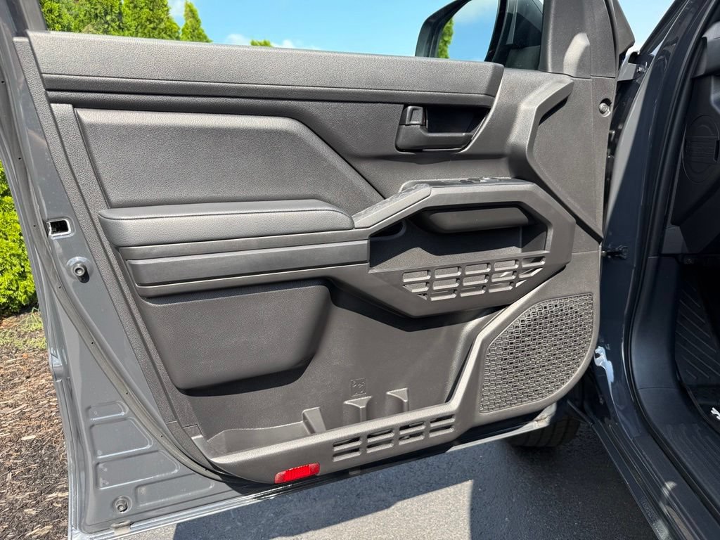 Certified 2025 Toyota Tacoma SR AWD/4WD image 9