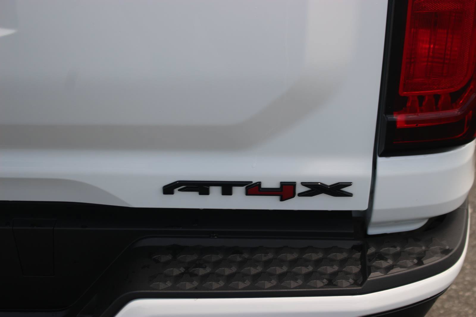 Used 2024 GMC Canyon AT4X AWD/4WD image 12