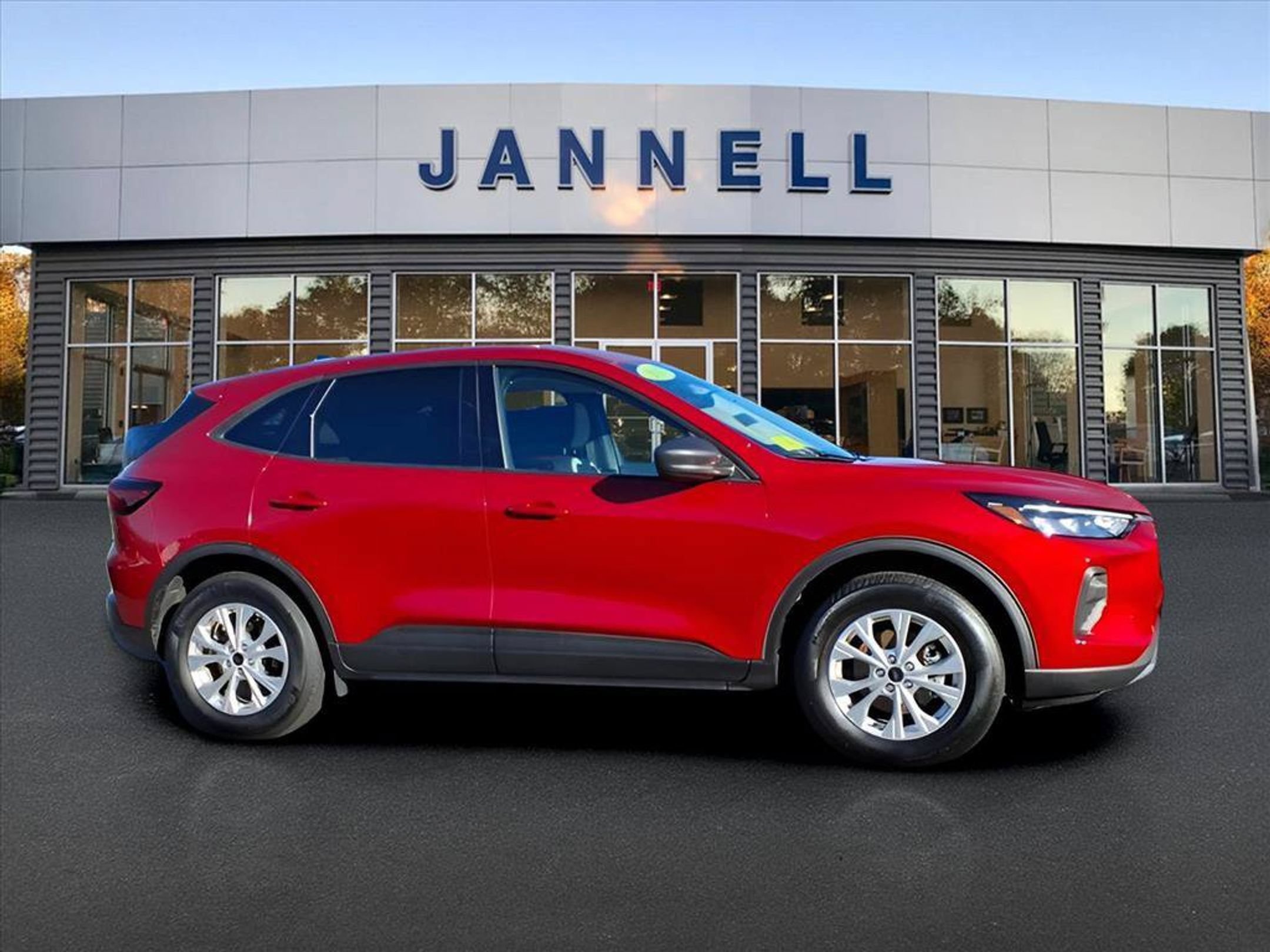 Used 2025 Ford Escape Active w/ Active Premium Tech Pack AWD/4WD image 62