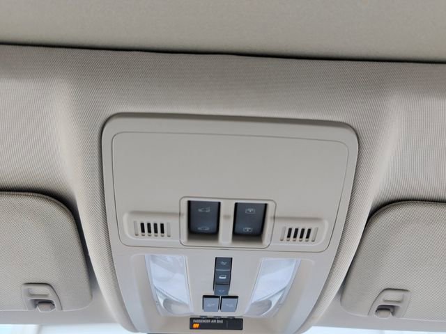 Used 2012 Cadillac SRX Luxury image 25