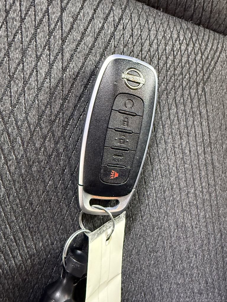 Used 2025 Nissan Rogue SV image 25