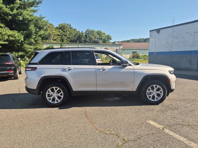 Used 2022 Jeep Grand Cherokee Limited AWD/4WD image 4