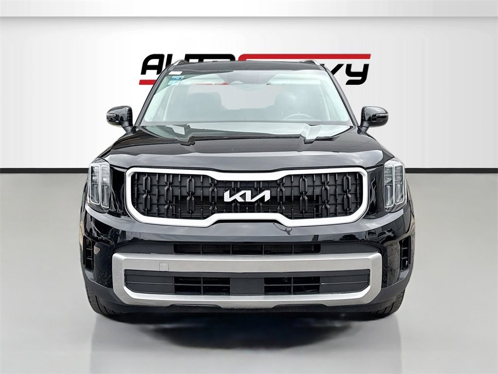 Used 2023 Kia Telluride EX w/ EX Captain's Chair Package image 2