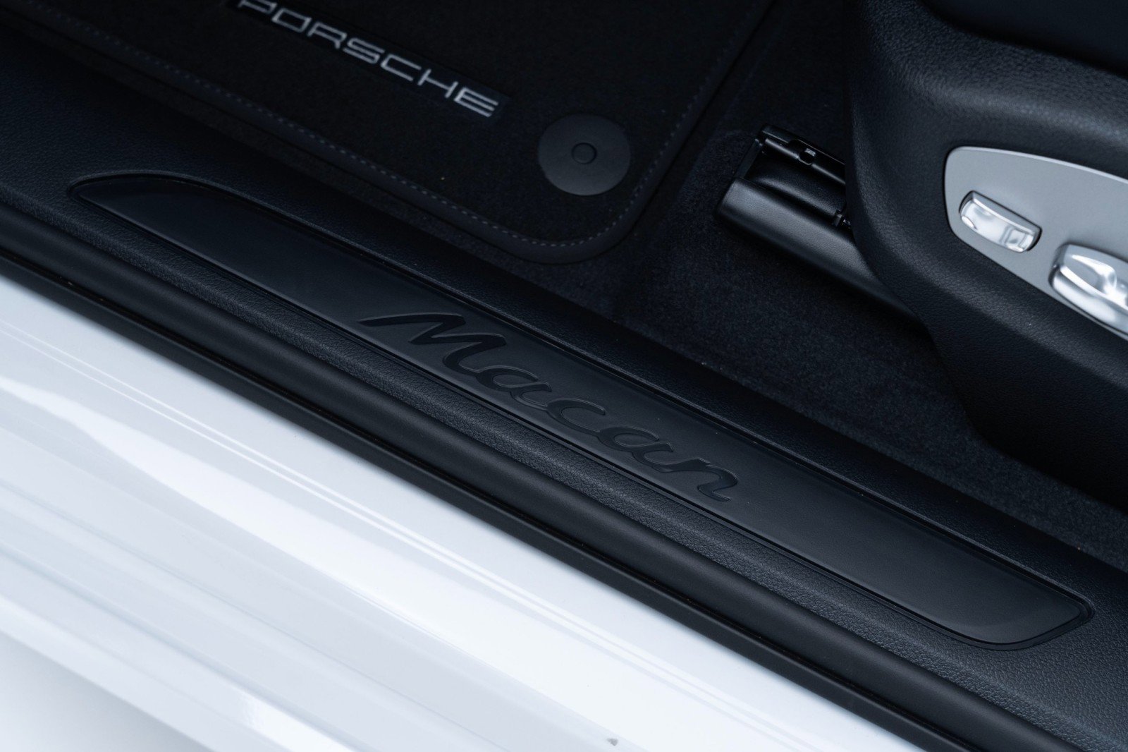 New 2025 Porsche Macan image 14