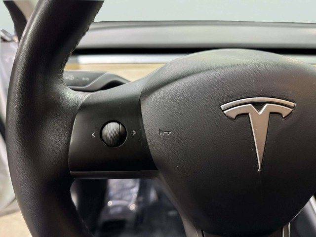 Used 2020 Tesla Model 3 Standard Range Plus image 23