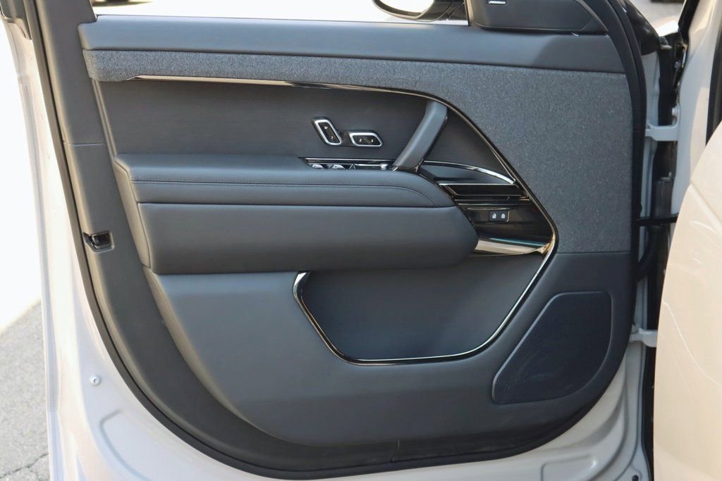 Used 2025 Land Rover Range Rover Sport Dynamic SE AWD/4WD image 11