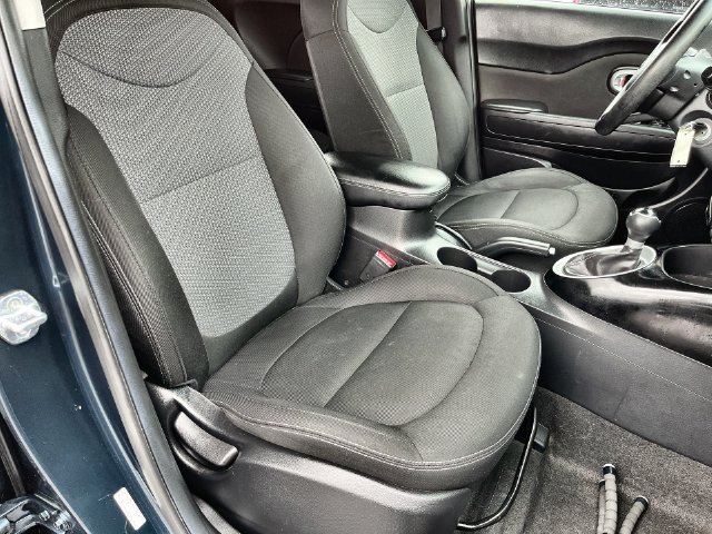 Used 2017 Kia Soul + FWD image 33