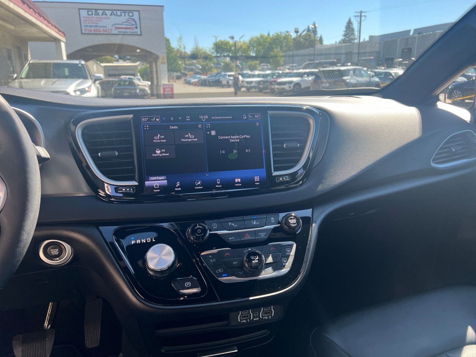 Used 2025 Chrysler Pacifica Select image 17