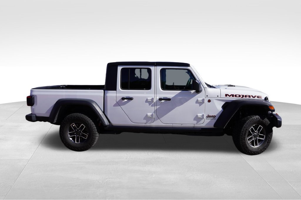 Certified 2026 Jeep Gladiator Mojave AWD/4WD image 2