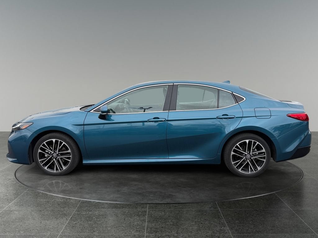 Used 2025 Toyota Camry XLE FWD image 5