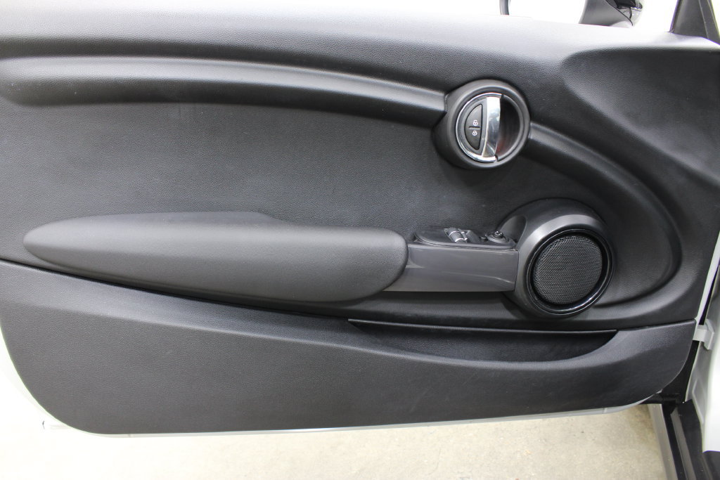 Used 2016 MINI Cooper 2-Door Hardtop FWD image 16