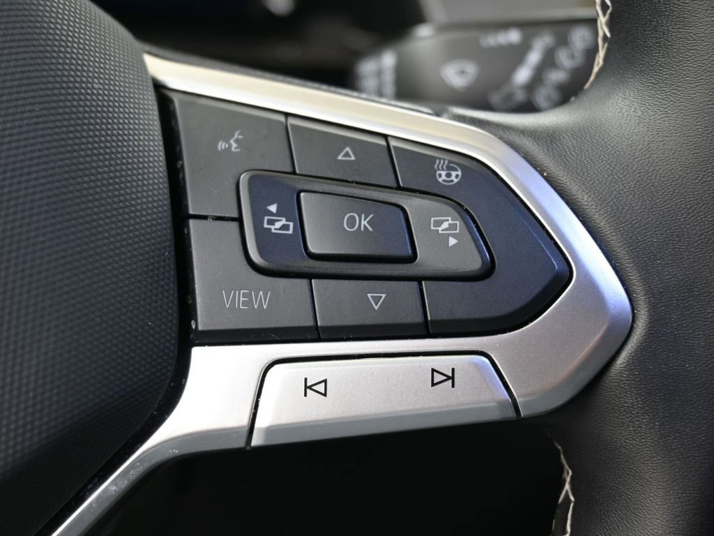 Certified 2025 Volkswagen Atlas Cross Sport SE image 25