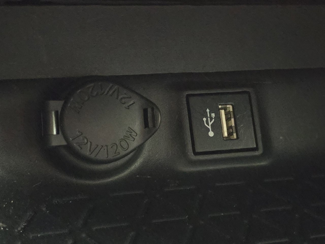 Used 2024 Toyota RAV4 LE image 27