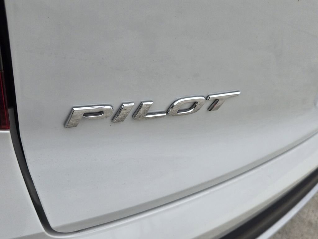Certified 2022 Honda Pilot Touring image 15