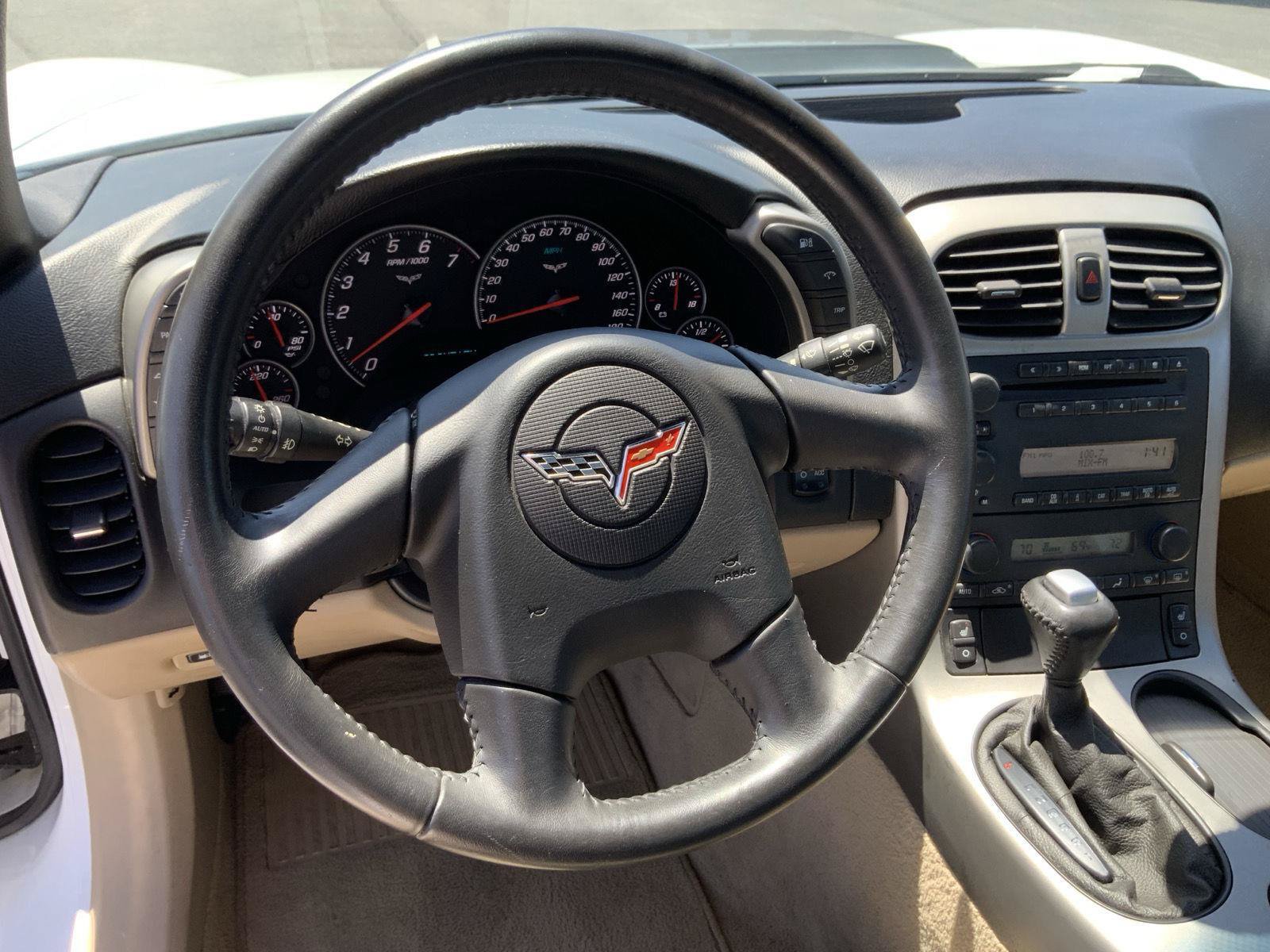 Used 2005 Chevrolet Corvette Coupe w/ Preferred Equipment Group RWD image 31