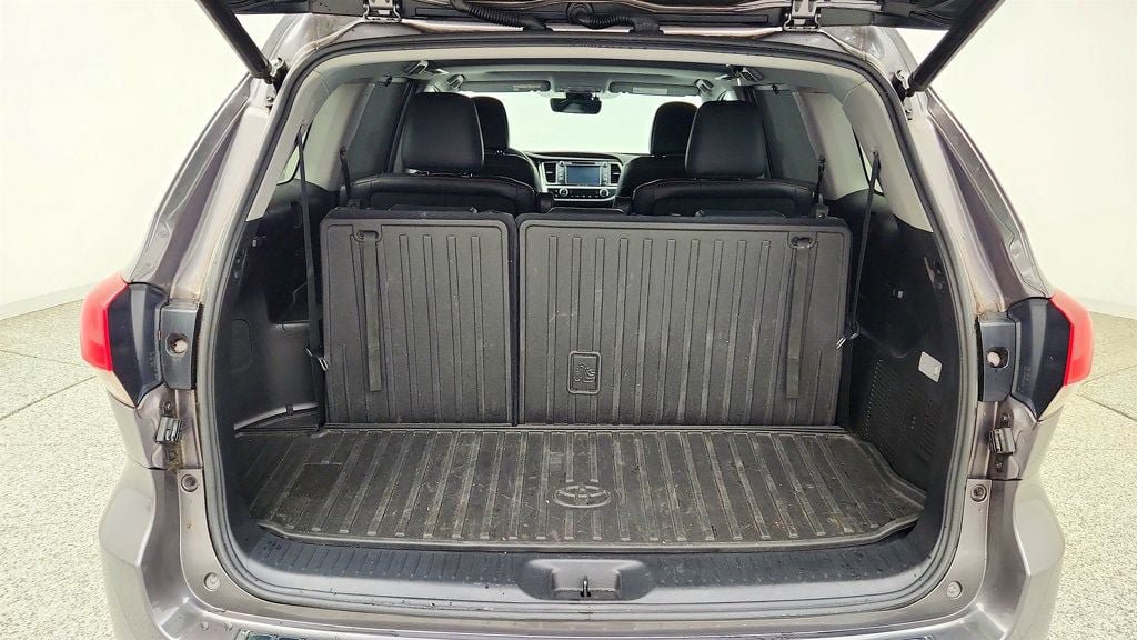 Used 2019 Toyota Highlander SE AWD/4WD image 21