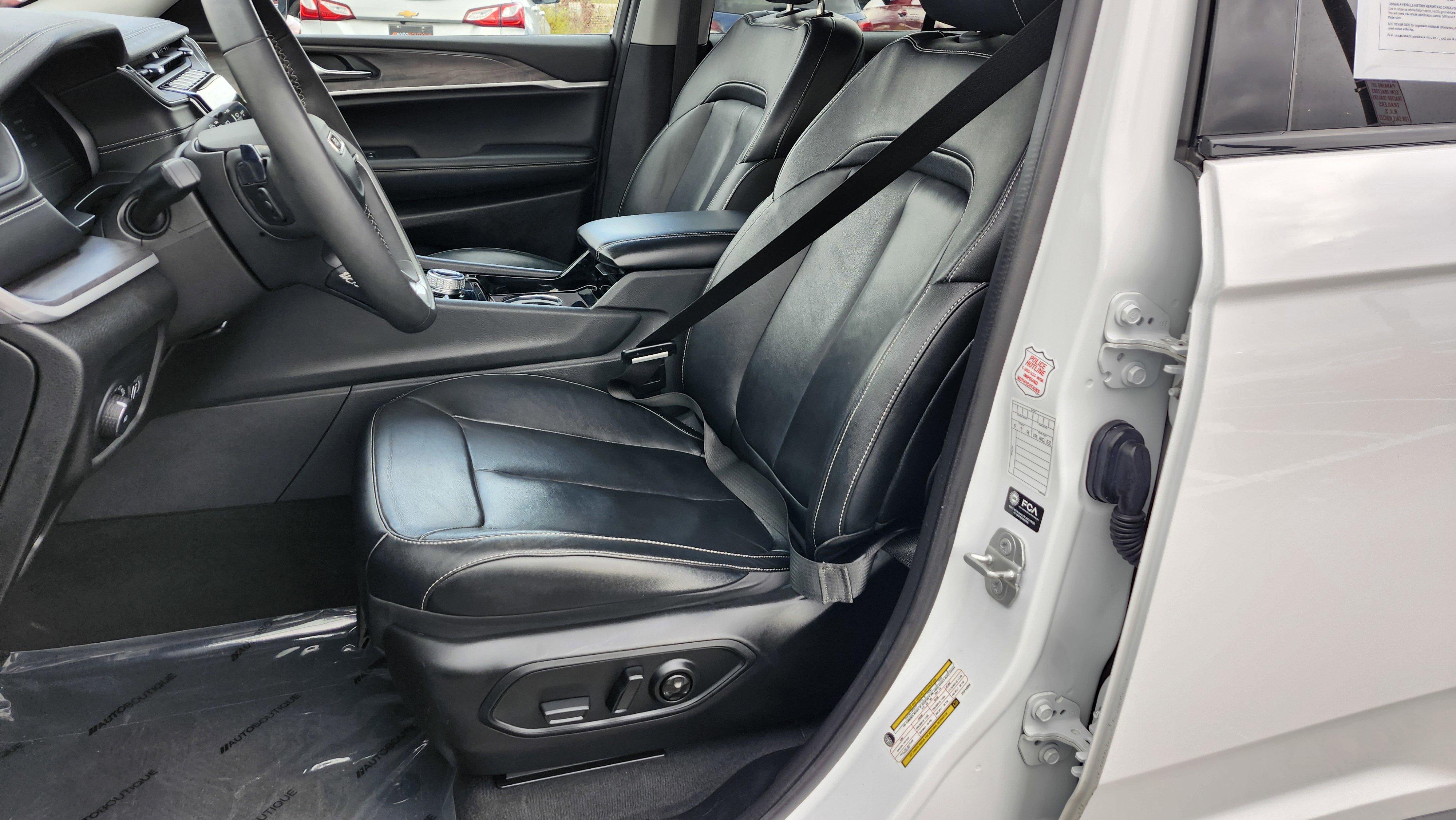 Used 2023 Jeep Grand Cherokee Limited image 25