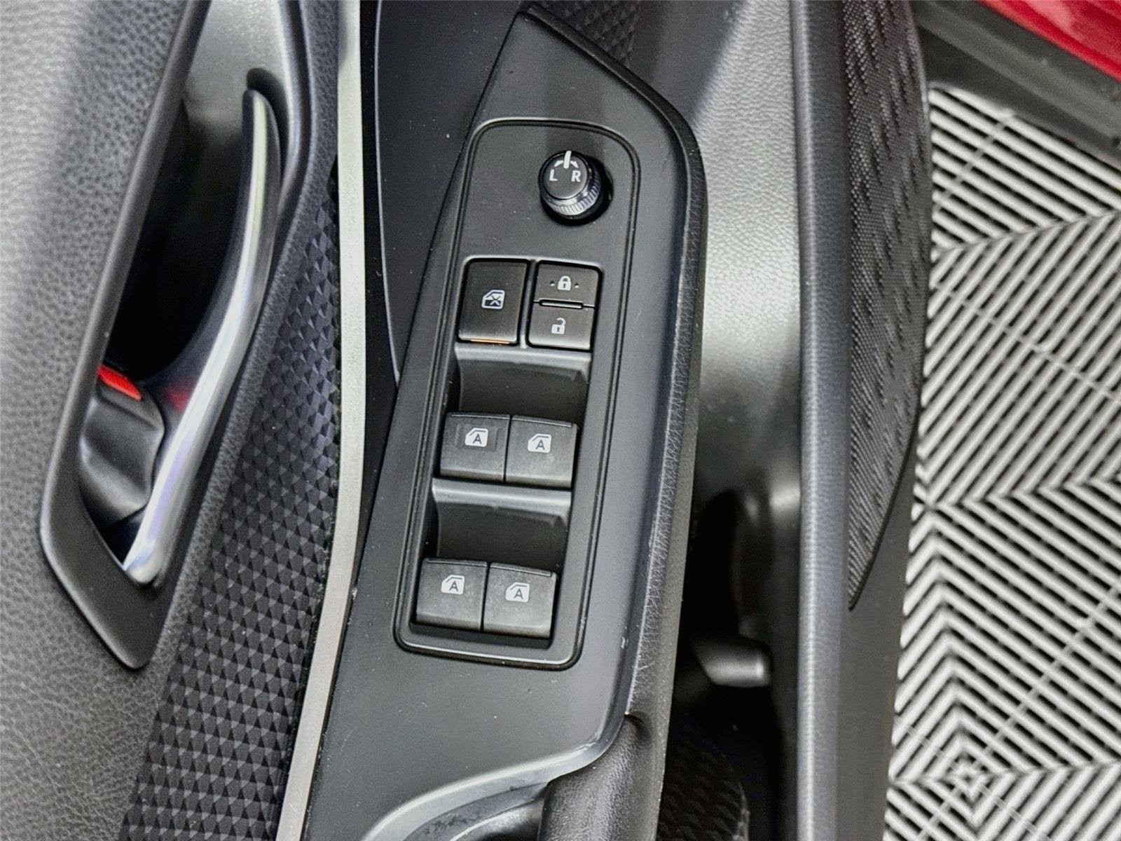 Used 2019 Toyota C-HR LE FWD image 19
