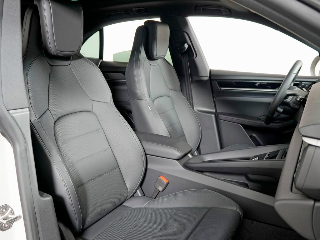 Certified 2026 Porsche Macan 4 Electric AWD/4WD image 38