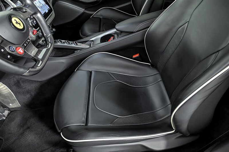 Used 2019 Ferrari Portofino RWD image 23