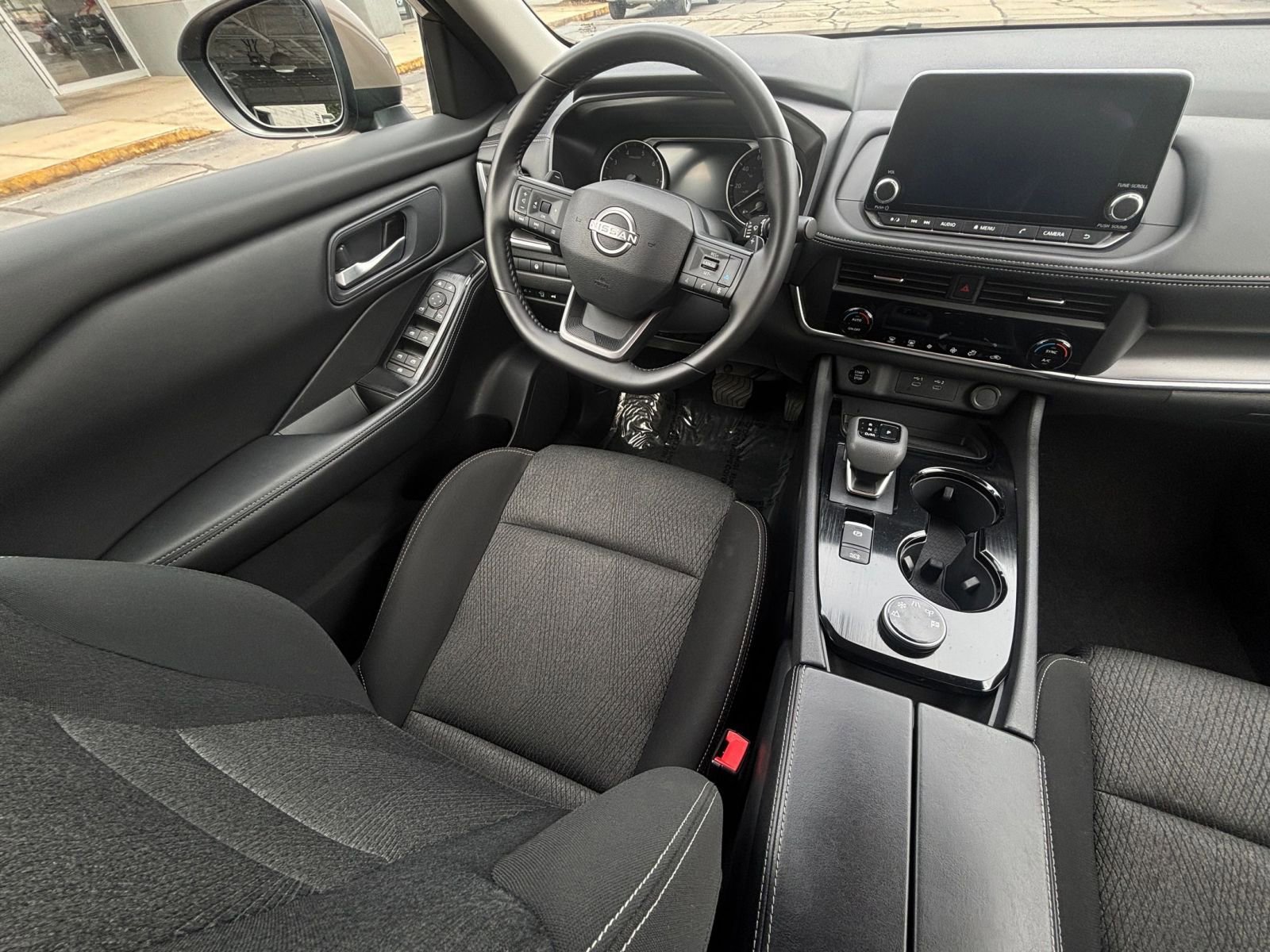 Used 2025 Nissan Rogue SV AWD/4WD image 40