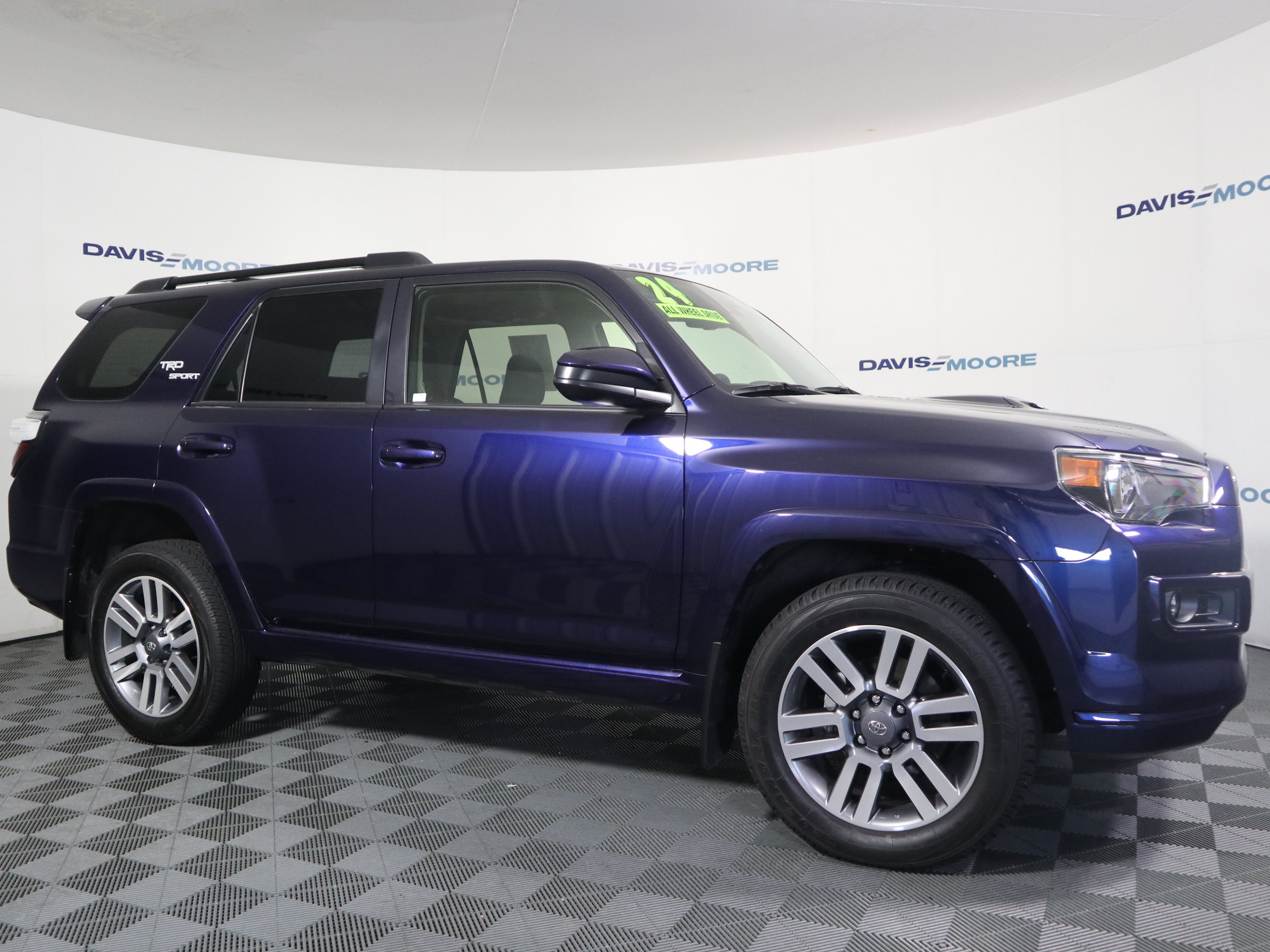 Used 2024 Toyota 4Runner TRD Sport AWD/4WD image 4