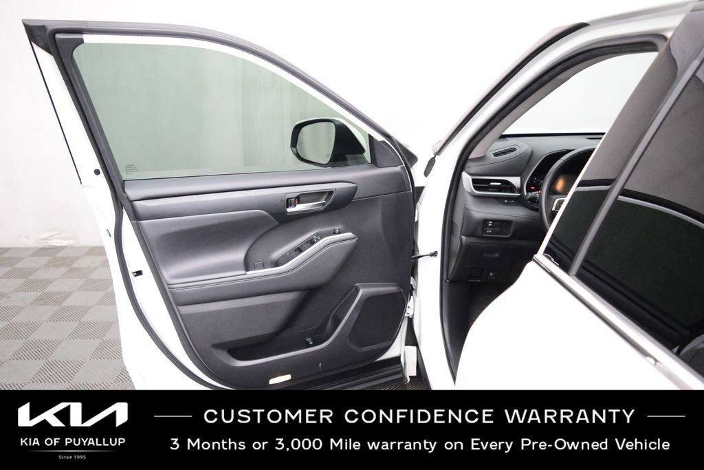 Used 2020 Toyota Highlander XLE AWD/4WD image 9