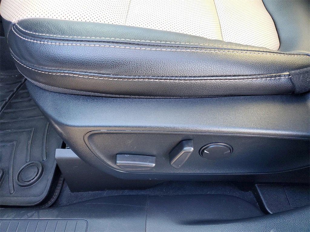 Used 2022 Ford Escape Titanium w/ Titanium Elite Package image 8