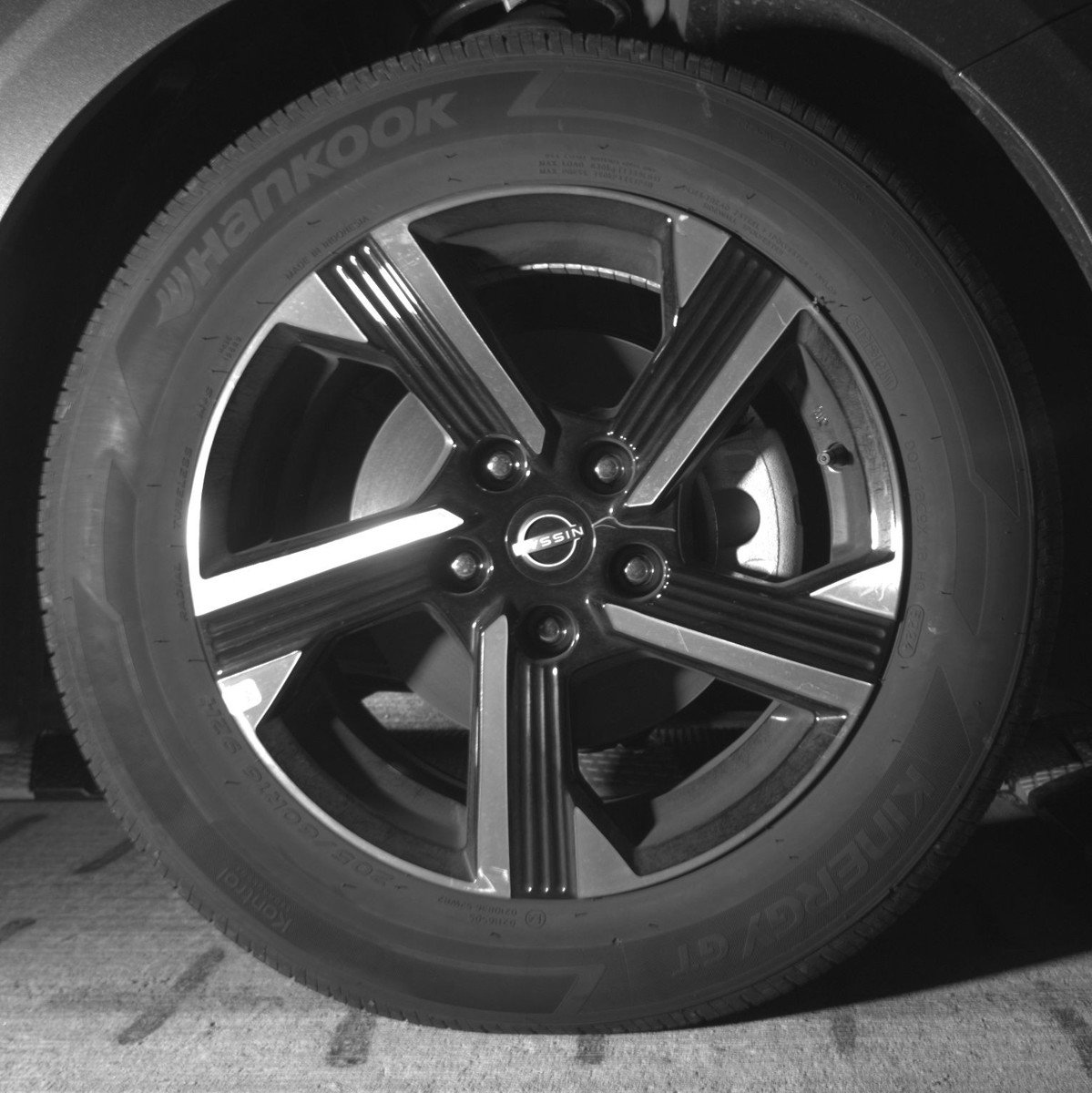 Used 2025 Nissan Sentra SV FWD image 13