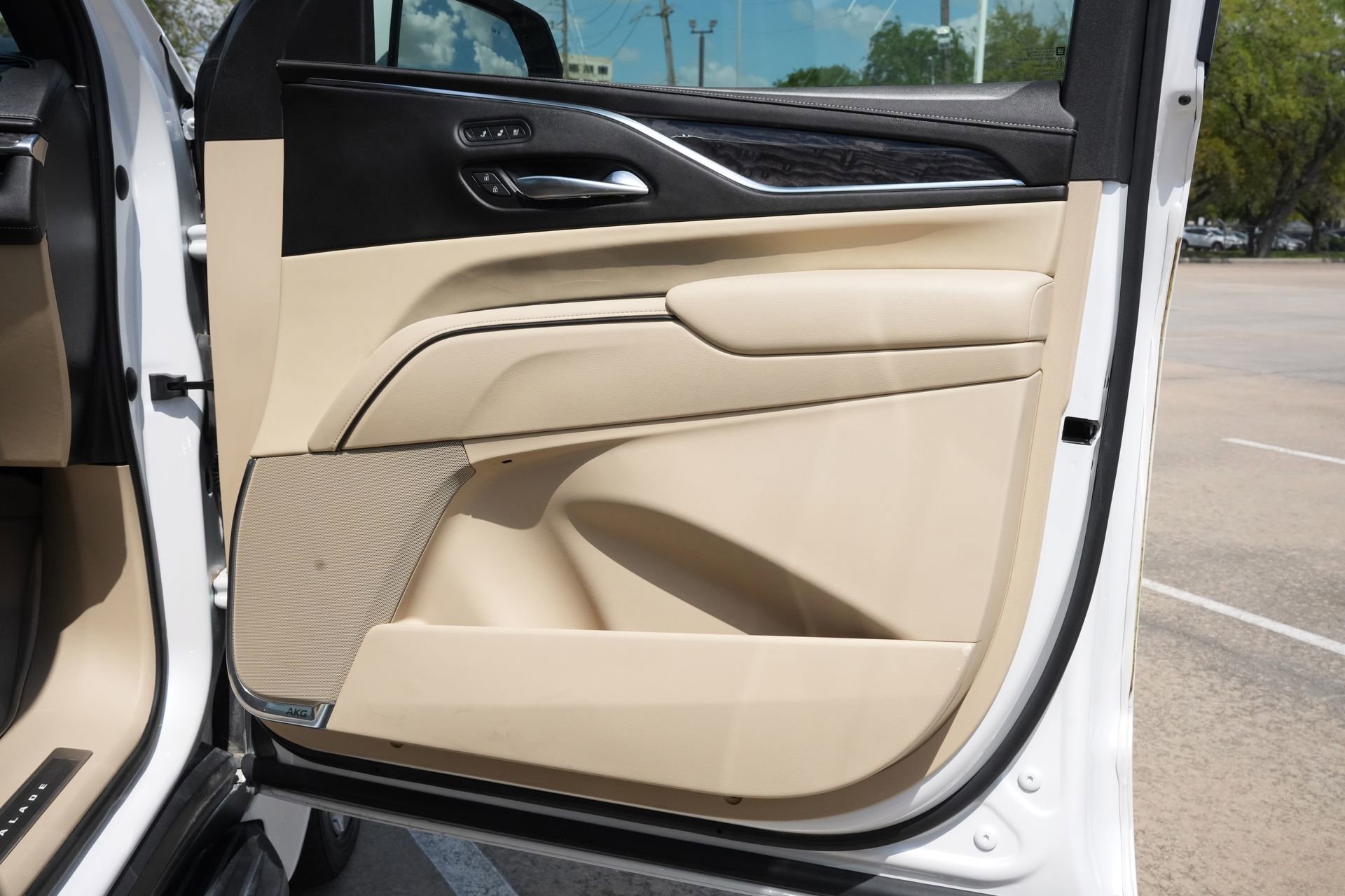 Used 2021 Cadillac Escalade ESV Premium Luxury AWD/4WD image 26