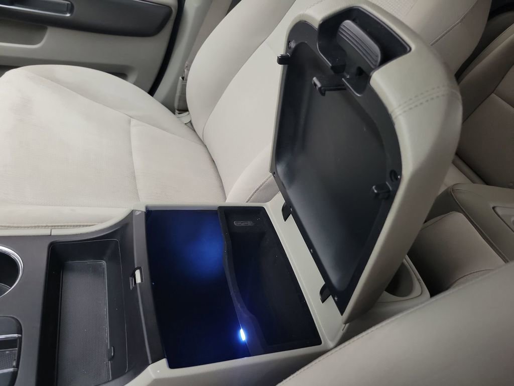 Used 2019 Kia Sedona LX image 29