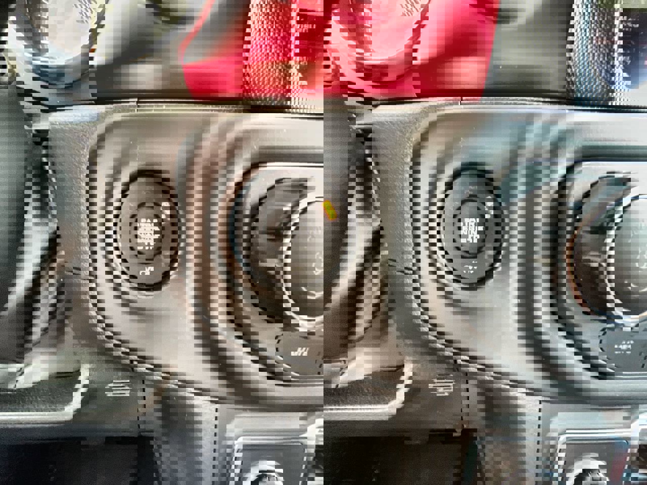 Used 2023 Jeep Wrangler Unlimited Rubicon w/ Cold Weather Group image 17