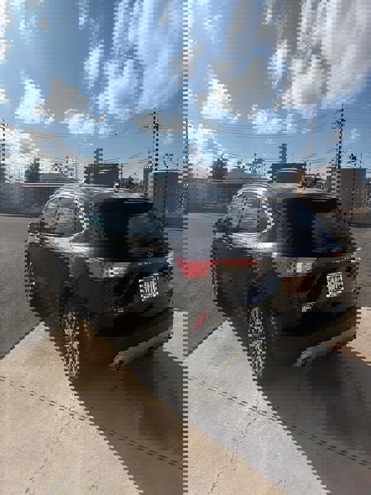 Used 2022 Ford Escape Titanium w/ Class II Trailer Tow Package image 4