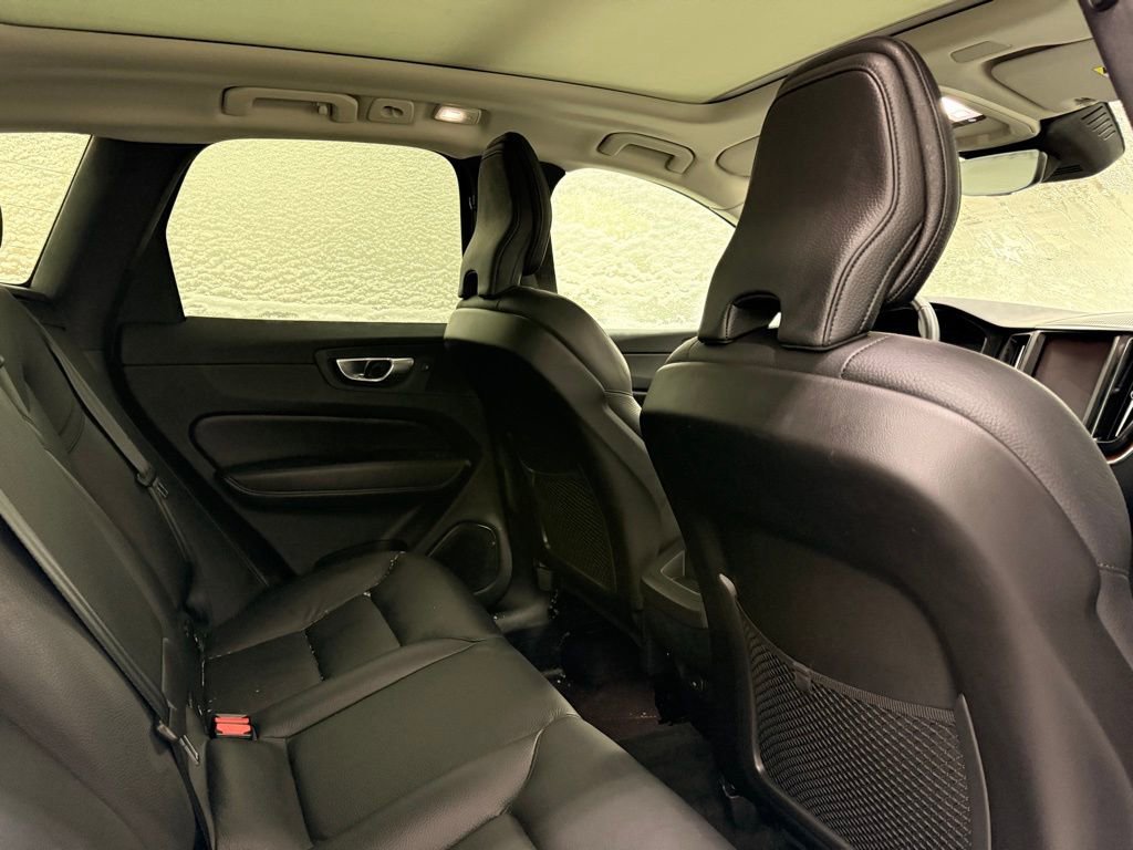 Used 2023 Volvo XC60 B5 Plus image 25