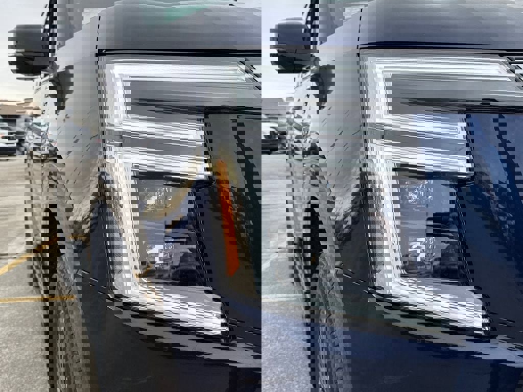 New 2026 Nissan Armada SL w/ Captain's Chari Seat Package image 11