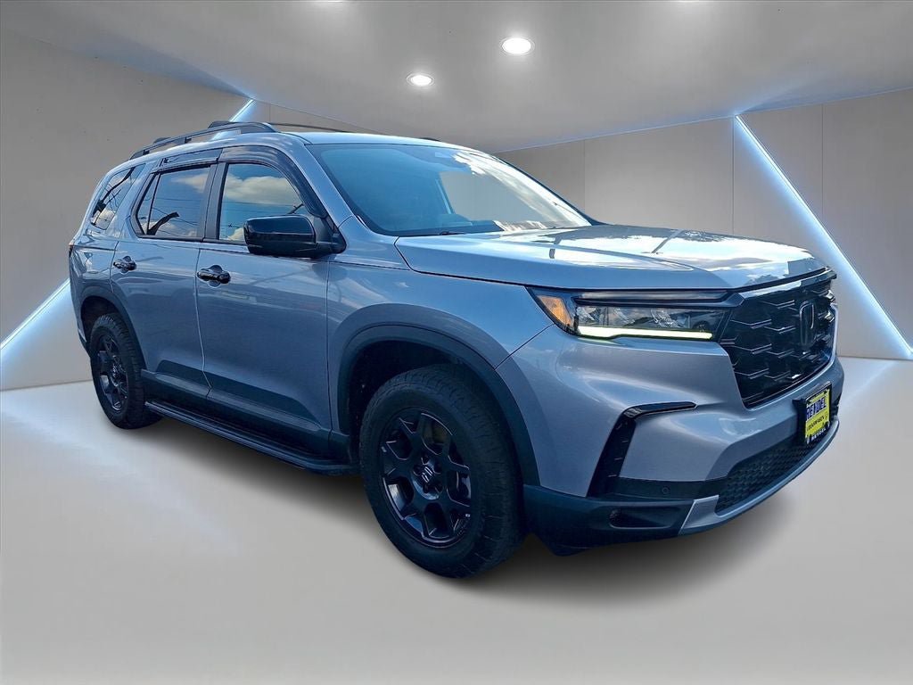 Used 2023 Honda Pilot TrailSport image 3