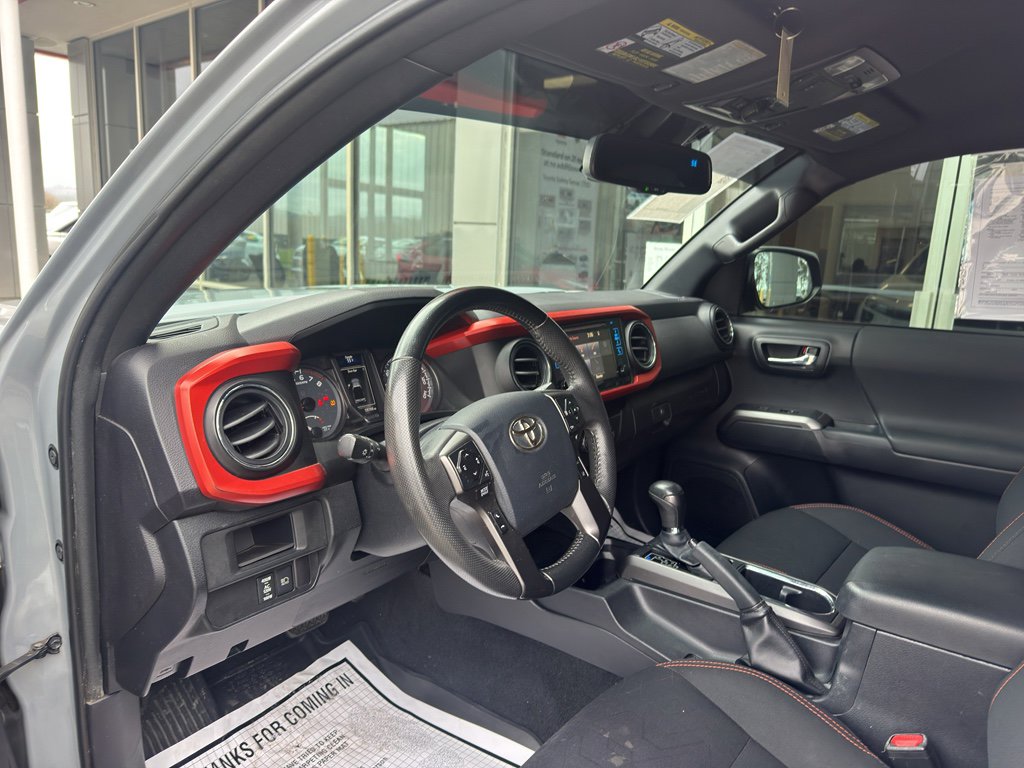 Used 2018 Toyota Tacoma TRD Off-Road image 3