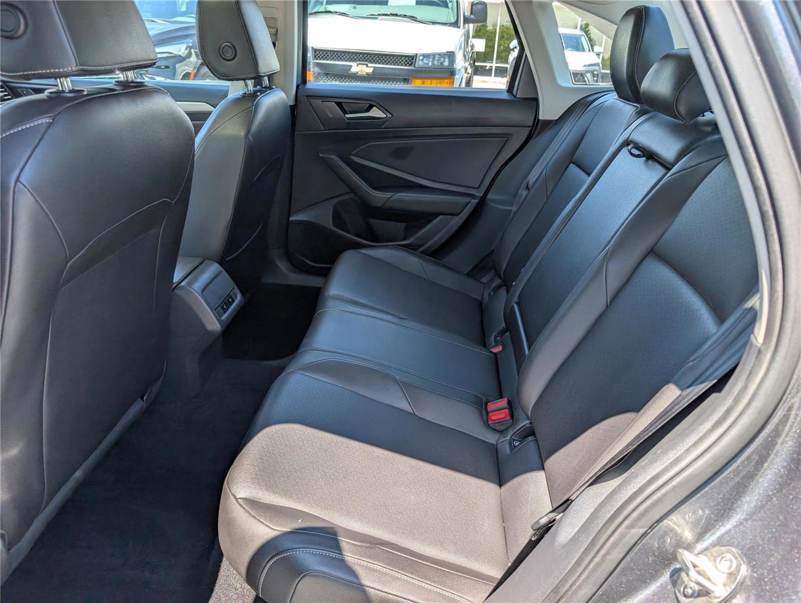 Used 2020 Volkswagen Jetta SE w/ SE Cold Weather Package FWD image 14