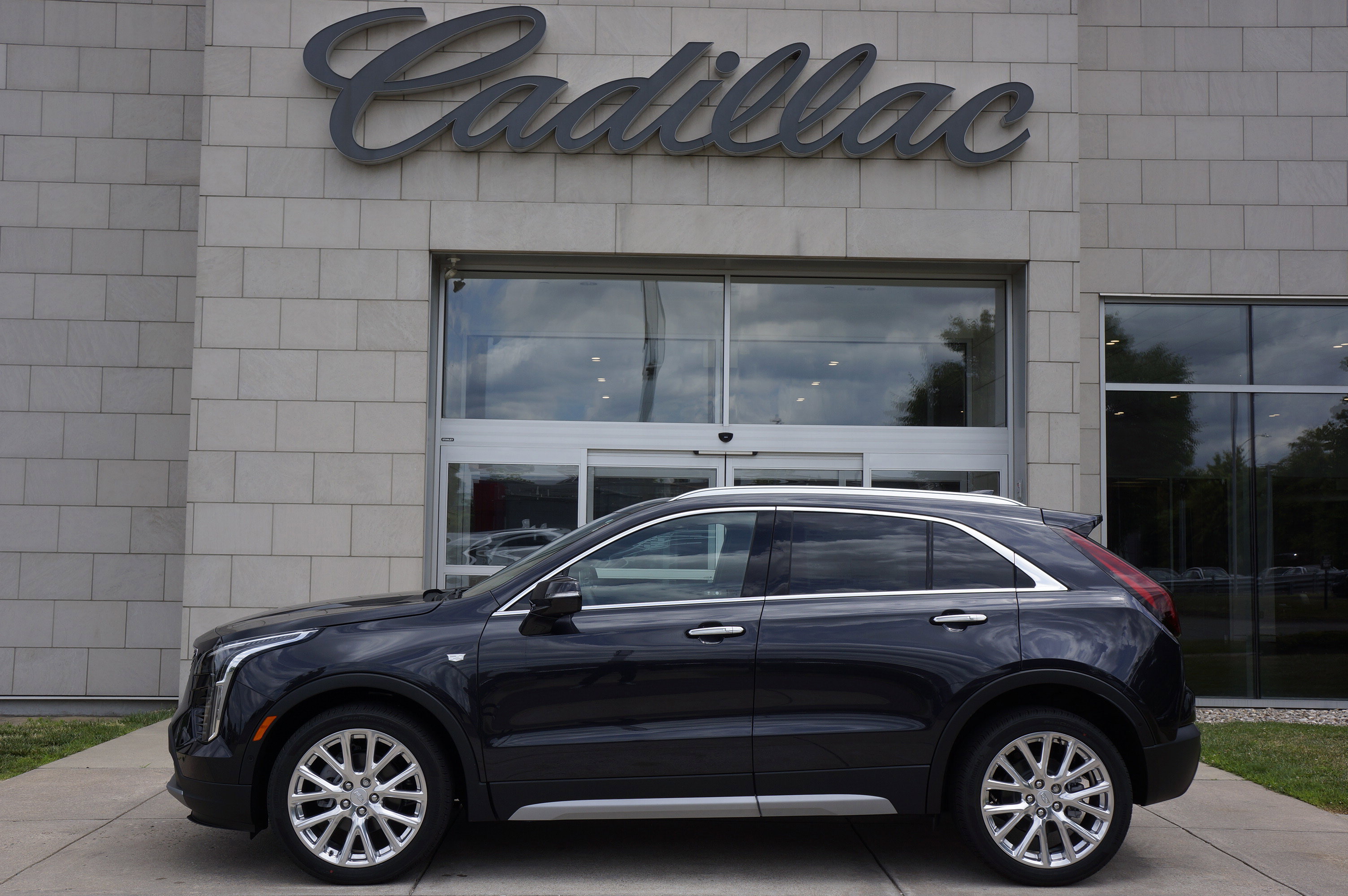 Used 2022 Cadillac XT4 Premium Luxury w/ Technology Package image 10