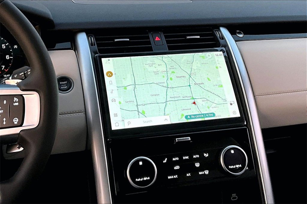 New 2025 Land Rover Discovery S image 6