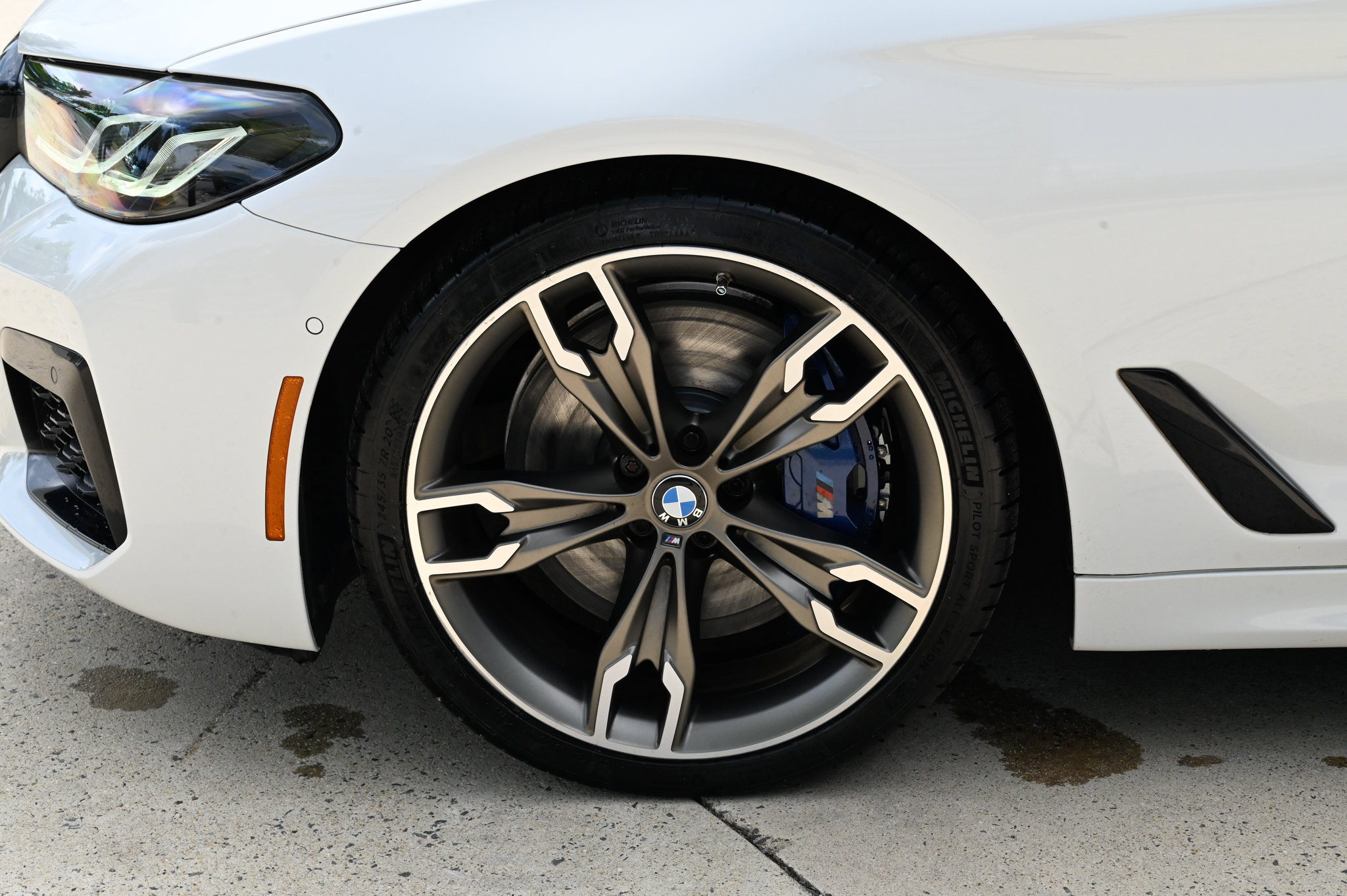 Used 2021 BMW M550i xDrive w/ Executive Package AWD/4WD image 9