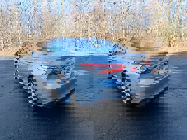 Used 2020 Toyota Camry LE image 4