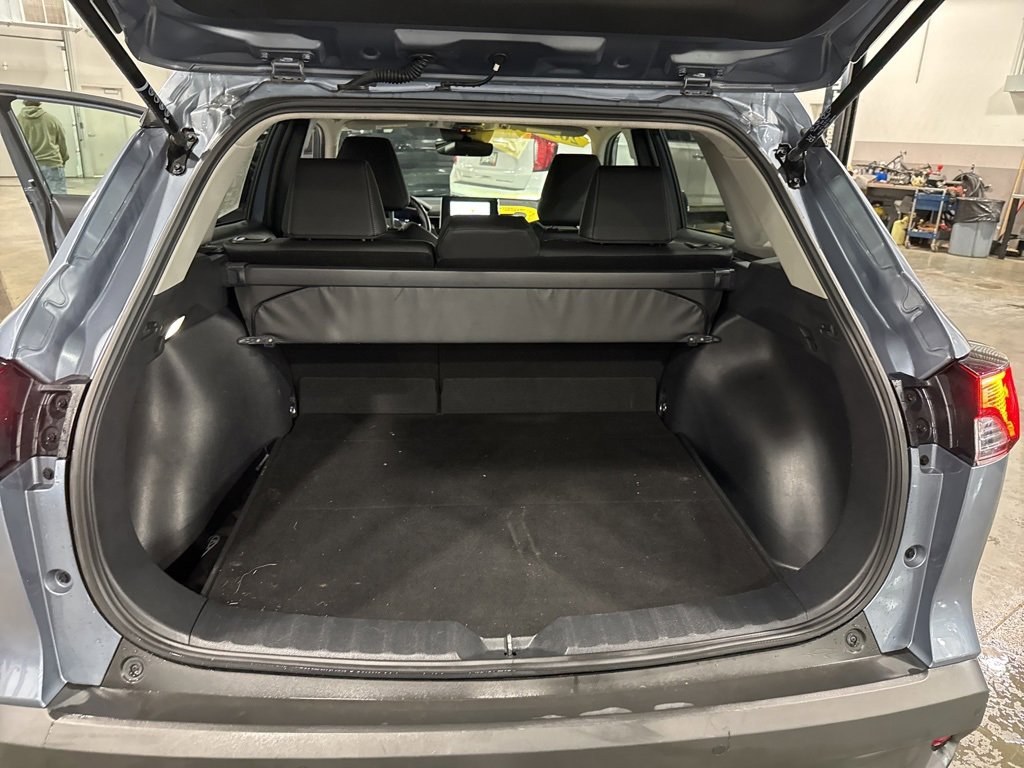 Used 2023 Toyota Corolla Cross XLE image 23