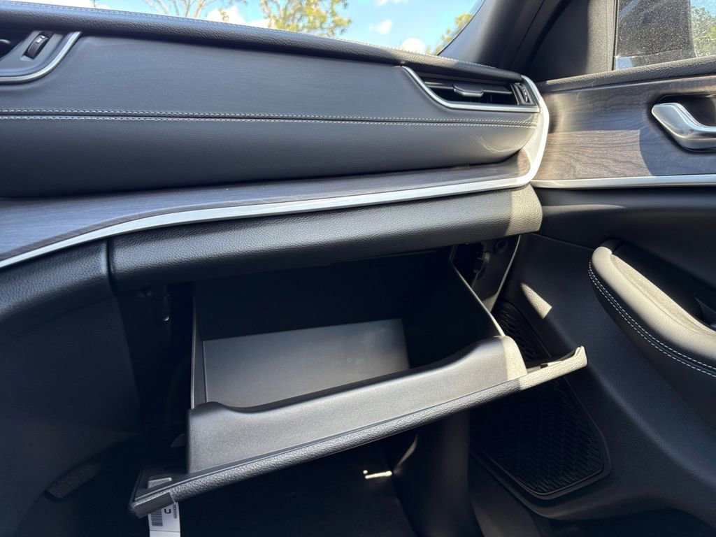 New 2025 Jeep Grand Cherokee Limited image 9