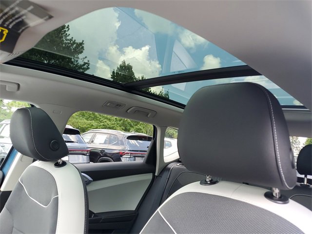 New 2025 Volkswagen Taos SE image 17