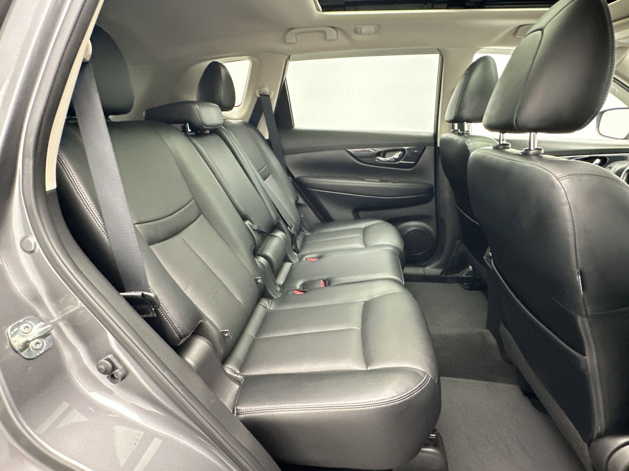 Used 2018 Nissan Rogue SL w/ Premium Package image 29