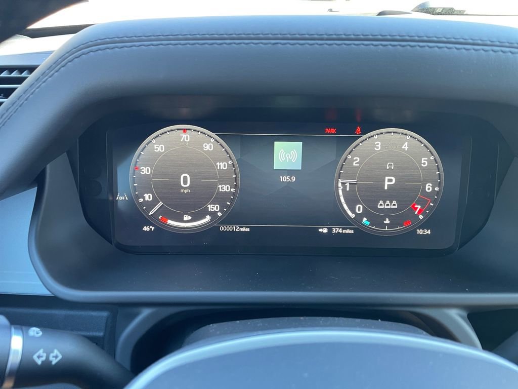 New 2024 Land Rover Defender 110 SE image 13